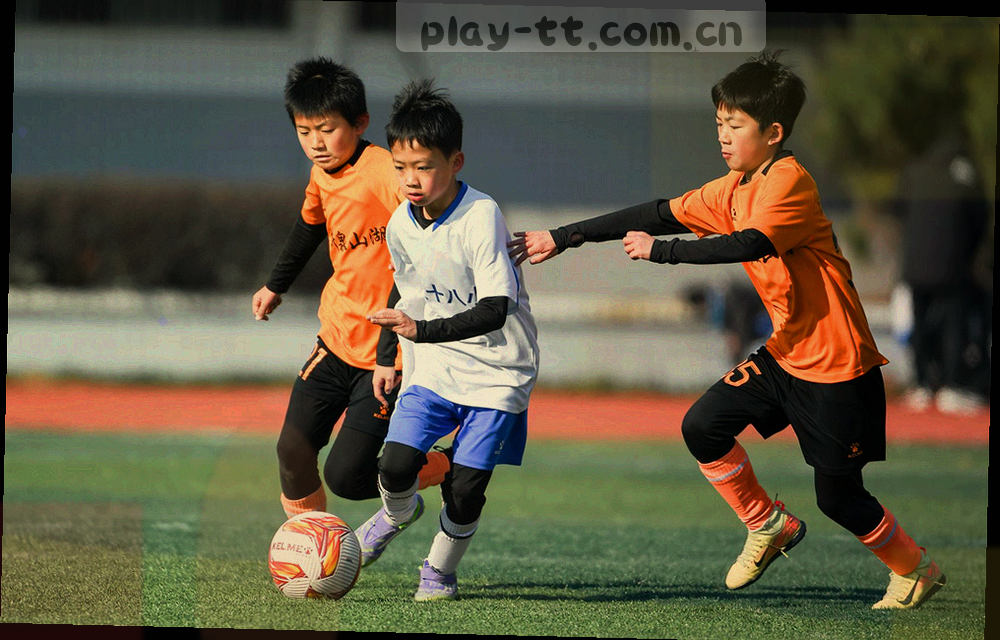 邮件、电话与位置标识组合成的联系通道抽象图形